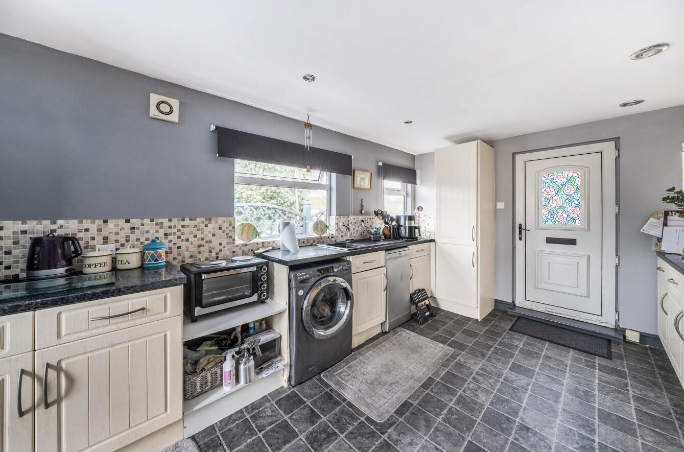 Oakland Park, Fforestfach, Swansea, SA5 4BX